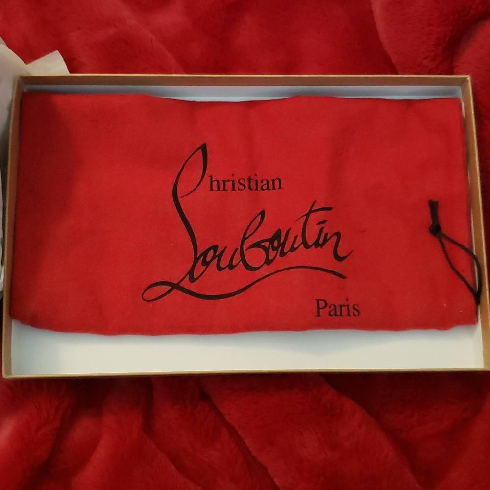 Christian Louboutin - Picture 6 of 8